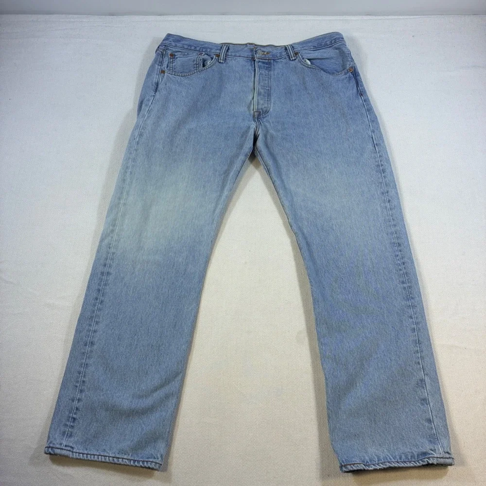 Vintage Levis 501 Mens Light Wash Straight Leg Button Fly Denim‎ Jeans 38x29